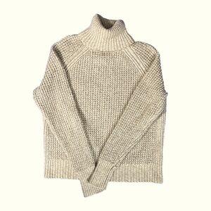 ⭐️ WindRiver turtleneck chunky knit sweater - size M